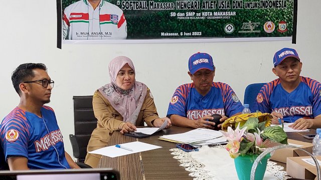 Dari kiri, Hamka Darwis (Humas PERBASASI), Suhaelzi Zubir (Bendahara), Muh Ansar (Ketua) dan Agus Suherman (Sekretaris), Selasa (6/6). 