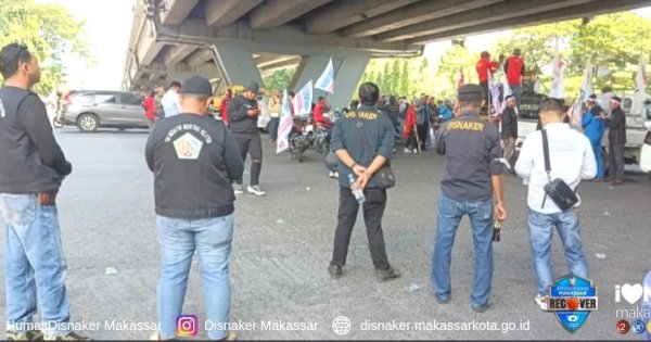 May Day 2023, Pejabat Disnaker Makassar Tinjau Aksi Berjalan Damai