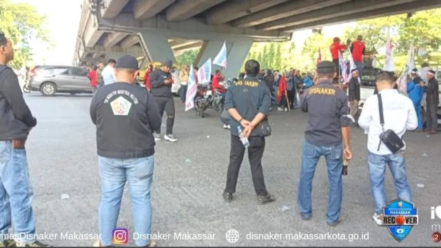 May Day 2023, Pejabat Disnaker Makassar Tinjau Aksi Berjalan Damai