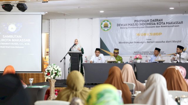 Fatmawati Rusdi buka Workshop kegiatan pengembangan kewirausahaan DMI Kota Makassar di Hotel Karebosi Premier, Minggu (11/06).