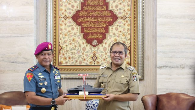 Brigjen (Mar) Amir Kasman di sela-sela kunjungannya ke kediaman Wali Kota Makassar Moh Ramdhan Pomanto di Jl Amirullah, Selasa, (27/06).