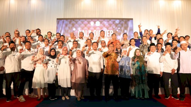 Ramdhan Pomanto saat menjamu makan malam Bupati Lamongan beserta jajaran dan Paguyuban Warga Lamongan di Kediamannya, Jl Amirullah, Jumat, (09/06).