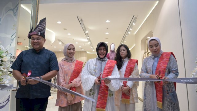 Indira Yusuf Ismail Dorong Kreativitas UMKM Fashion Lokal Lewat Peresmian Butik di TSM Makassar