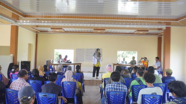 dr..Rianti memberikan materi budidaya tanaman herbal kepada petani Morowali. Foto:Humas PT Vale