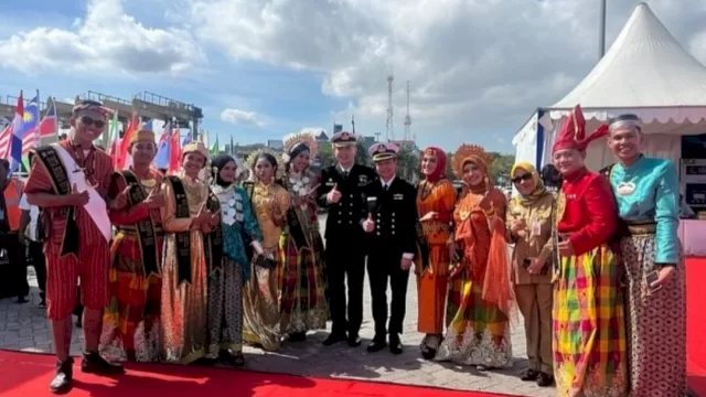 Duta Budaya perkenalkan ragam budaya Kota Makassar melalui event internasional Multilateral Naval Exercise Komodo (MNEK) 2023 yang digelar di Pantai Losari Makasar, Senin (05/06).