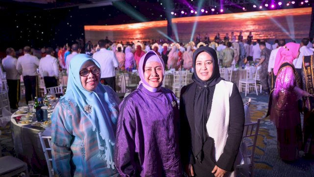 Indira Yusuf Ismail hadir bersama Wakil Wali Kota Makassar Fatmawati Rusdi dalam gala dinner Multilateral Naval Exercise Komodo (MNEK) 2023, di Hotel Claro, Rabu (07/06).