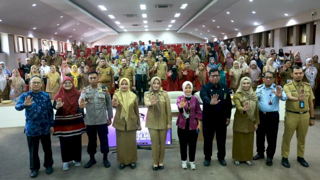 Fatmawati Rusdi saat menerima kunjungan tim Verifikasi Lapangan (Verlap) KLA, di Ruang Sipakatau Balaikota Makassar, Selasa (13/06).