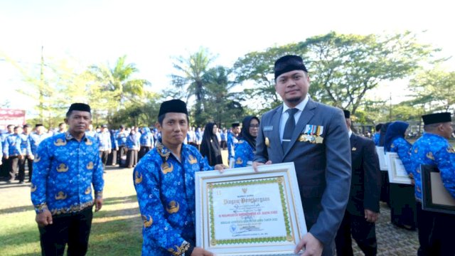 Bupati Gowa, Adnan Purichta Ichsan (kanan). 