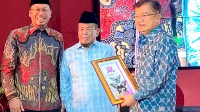 Dua Kawan Lama JK dan KH Arif Marzuki Bertemu di Wisuda Santri SPIDI, Suasana Berubah jadi Haru Hingga Tangisan Pecah