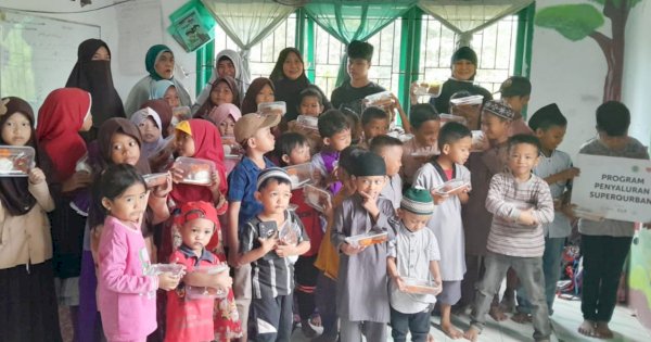 SIT Al-Fathanah Makassar, Sekolah Gratis Bagi Dhuafa Terima Bantuan Super Qurban