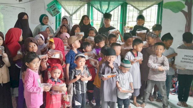 SIT Al-Fathanah Makassar, Sekolah Gratis Bagi Dhuafa Terima Bantuan Super Qurban