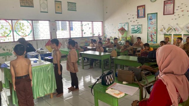 Item Screening Gangguan Postur pada anak SD kelas 1,2 dan 3. Item ini bertujuan untuk mencegah terjadinya kecacatan dini. 