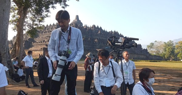 Puluhan Jurnalis Jepang Hadir Langsung Liput Kunjungan Kaisar Naruhito di Candi Borobudur 