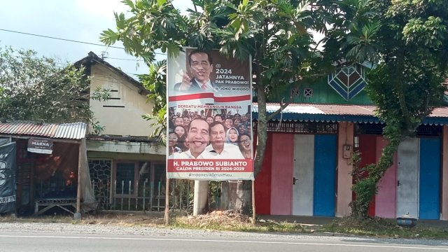 Sinyal Dukungan..! Baliho Gambar Jokowi Bersama Prabowo Muncul di Magelang