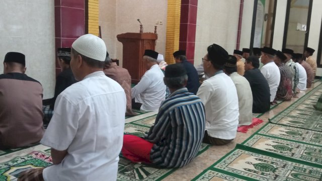 Warga Kadirojo Ngluwar Sholat Idul Adha Bersama Pemerintah