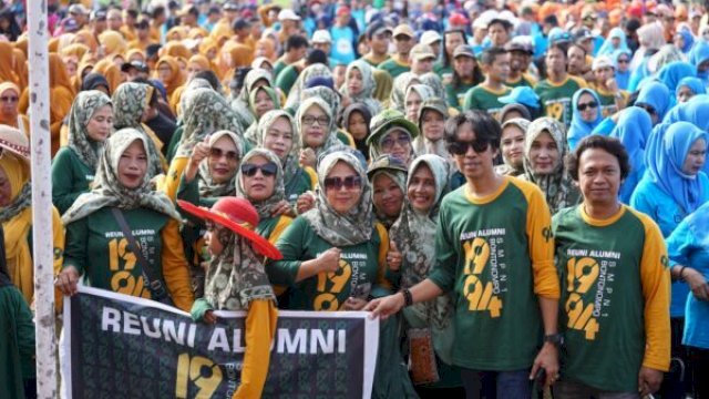 Peserta Gerak Jalan Santai IKA SMPN Bontonompo. Foto:Istimewa 