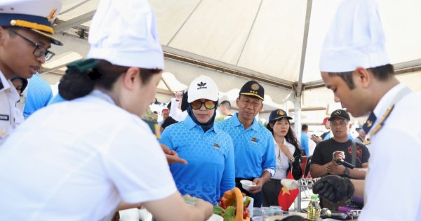 Didampingi Sekdis Kebudayaan, dan Kadis Kominfo, Wawali Jajal Stand Makanan MNEK 2023