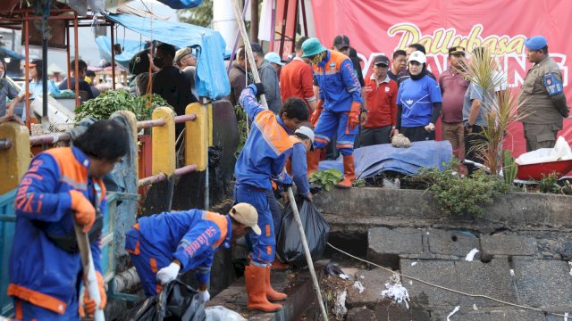 Peringati Hari Lingkungan Hidup, Wawali dan SKPD Aksi Bersih-bersih