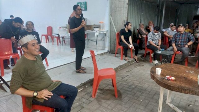 Caleg DPR RI, Deng Ical (kiri) dan Ketua PKB Makassar, Fauzi Andi Wawo saat peresmian posko, di A.P. Pettarani, Sabtu (1/7). 