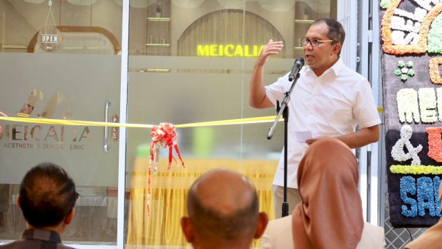 Wali Kota Moh Ramdhan Pomanto saat memberikan sambutan pada Grand Opening Meicalia Aesthetic & Dental Clinic, Sabtu (22/07/2023).