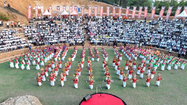 250 Penari Kolosal Warnai Pembukaan YCC Apeksi di Colloseum Tokka Tena Rata