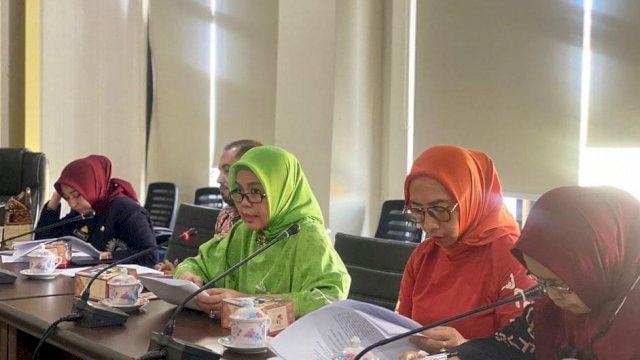Kepala Dinas Kebudayaan (Disbud) Andi Herfida Attas menghadiri rapat Panitia Khusus Rancangan Peraturan Daerah Kota Makassar tentang Pemajuan Kebudayaan di DPRD Kota Makassar, Kamis (22/06/2023).