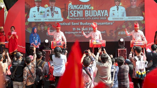 Pembukaan Panggung Seni Budaya ICE dipusatkan di Pantai Losari, Center Point of Indonesia, Rabu (12/7/2023).