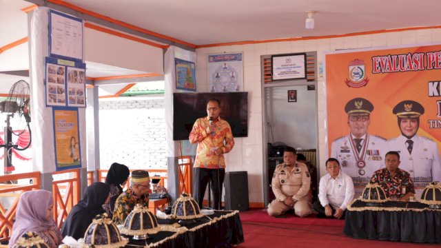 Danny Pomanto di sela-sela menyambut kunjungan Tim Verifikasi Lapangan Tingkat Nasional dari Direktorat Jenderal (Ditjen) Bina Pemerintahan Desa (Pemdes) Kementerian Dalam Negeri (Kemendagri) di Baruga Kelurahan Maccini Sombala, Jumat, (21/07/2023).