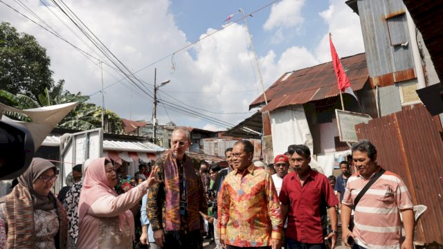 Danny Pomanto sapaan akrab Ramdhan Pomanto di sela-sela meghadiri acara Program Indonesia Negara Prioritas Strategi Global Sektor Air dari USAID di lokasi IPAL Komunal, Kelurahan Banta-bantaeng, Jumat, (21/07/2023).