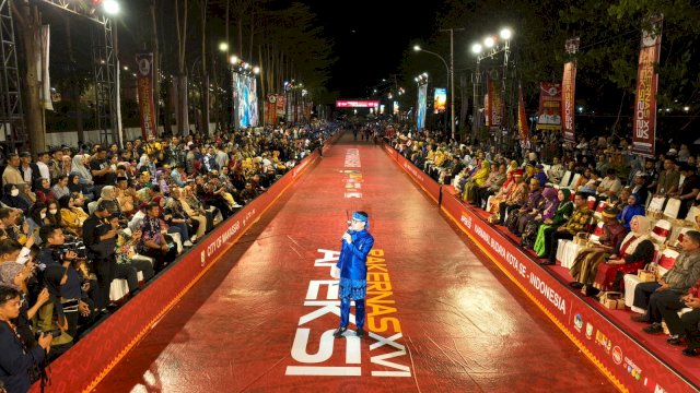 Ketua Asosiasi Pemerintah Kota Seluruh Indonesia (APEKSI), Bima Arya Sugiarto di sela Karnaval Budaya, yang digelar di sepanjang Jalan Penghibur, Rabu (12/07/2023).