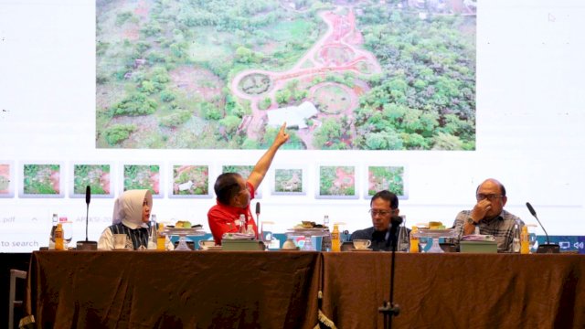 Danny Pomanto Matangkan Persiapan Rakernas APEKSI XVI bersama seluruh OPD di Amirullah DP Hall, Jumat (30/06) malam.