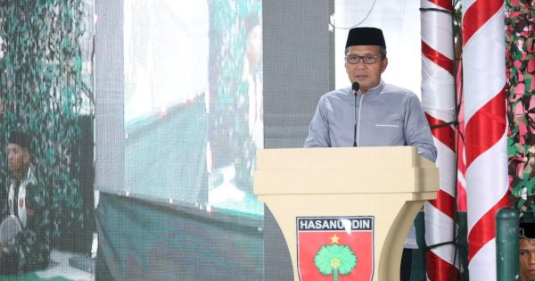 Gebyar Ramadhan, Danny Pomanto Dampingi Pangdam XIV Hasanuddin Bagi-Bagi Sembako ke Anak Yatim Piatu