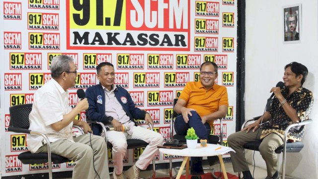 Danny Pomanto saat menjadi narasumber talkshow dalam rangka Hari Penyiaran Nasional di Radio SC FM, Jalan Landak, Sabtu (1/04/2023).