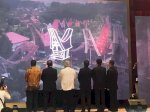 Kongres AAC Resmi Dibuka, Menteri PUPR Bareng Wali Kota Makassar Lakukan Sketsa Tongkonan