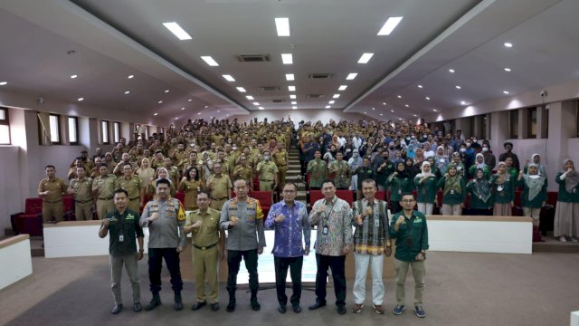 Rapat Koordinasi (Rakor) Forum Konsultasi Publik (FKP) Hasil Pendataan Awal Regsosek 2022, di Ruang Sipakatau Kantor Balai Kota, Selasa (18/04/2023).