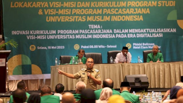 Wali Kota Makassar Moh Ramdhan Pomanto menjadi pemateri dalam  Lokakarya Visi-misi dan Kurikulum Program Pascasarjana UMI dengan tema Tantangan dan Strategi Peningkatan Daya Saing dalam Pemenuhan Kebutuhan Dunia Kerja di Hotel Claro, Selasa, (16/05/2023).