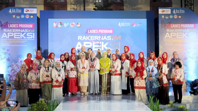 Ladies Program Asosiasi Pemerintah Kota Seluruh Indonesia (APEKSI) yang diadakan di Benteng Rotterdam Makassar, Kamis (13/07/2023).