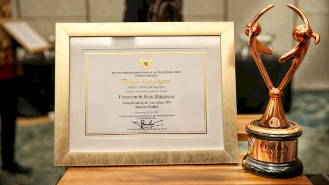 Pemerintah Kota Makassar meraih kembali penghargaan dari Kementerian Pemberdayaan Perempuan dan Perlindungan Anak (PPPA) Republik Indonesia sebagai Kota Layak Anak (KLA). Penghargaan ini diserahkan langsung oleh Kemen PPPA, Bintang Puspayoga kepada Wakil Walikota Makassar, Fatmawati Rusdi di Hotel Padma, Kota Semarang Jawa Tengah, Sabtu (22/7/2023).