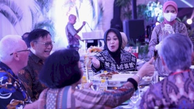 Wakil Wali Kota Makassar Fatmawati Rusdi menjamu peserta Internasional Indonesia Symposium of Forensic Odontology (InaSFO) ke-4, di Kediaman Wali Kota Makassar, Jalan Amirullah, Kamis (4/05/2023).