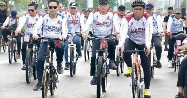Danny Pomanto Ajak Wali Kota Peserta Rakernas APEKSI XVI Gowes Keliling Kawasan Metro Tanjung Bunga-CPI