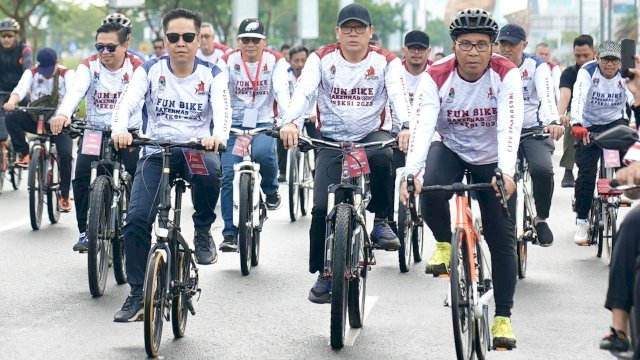 Danny Pomanto Ajak Wali Kota Peserta Rakernas APEKSI XVI Gowes Keliling Kawasan Metro Tanjung Bunga-CPI