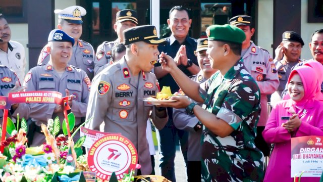 Kasdim 0719/Jepara Beri Kejutan Wakapolres