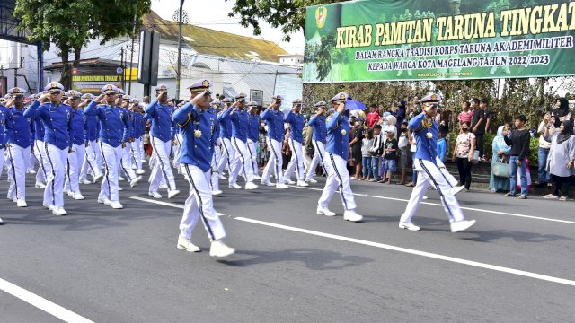 Jelang Praspa Capaja Akmil Gelar Tradisi Korps Kirab Kota Magelang