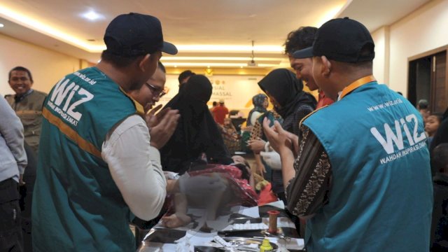 Densus 88, Polrestabes dan Wahdah Kolaborasi Bakti Sosial Sunatan Massal