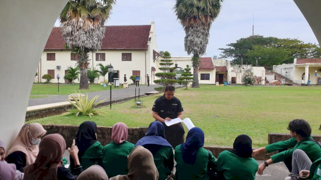 Mahasiswa KPI UIN Alauddin Jajal Destinasi Wisata Makassar, Belajar Menulis Hingga Buat Berita