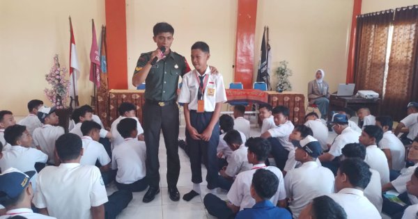 Hari Pertama Masuk Sekolah, Dua Anggota Koramil 04/Pecangaan Isi Materi Wasbang