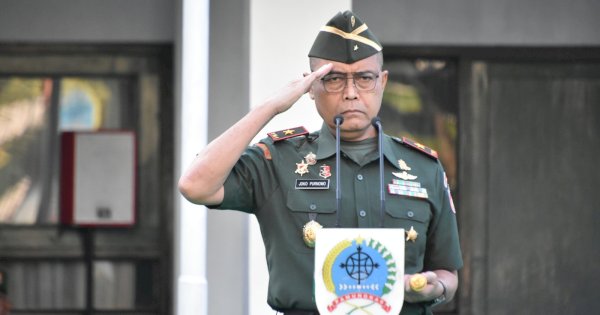 Danrem 072/Pamungkas Pimpin Upacara Bendera 17