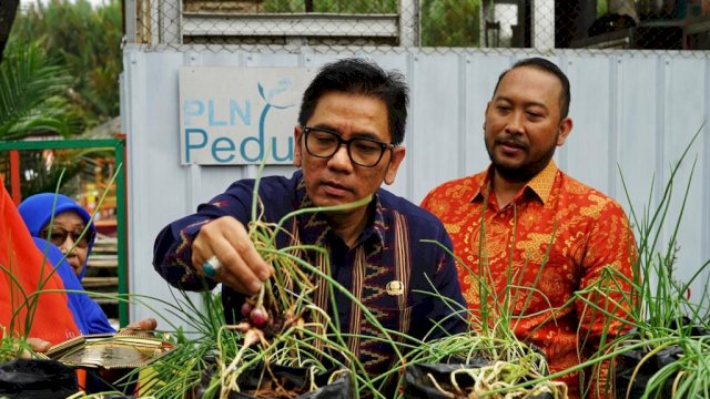 Camat Panakkukang Andi Pangeran atau Eang. 