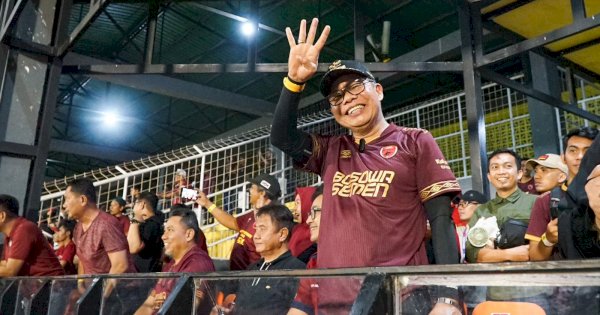 Usai PSM ‘Cukur’ Persib, Taufan Pawe Dapat Kejutan dari Yakob Sayuri