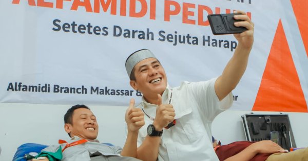 Alfamidi Hadirkan Deng Ical Peringati Ultah ke 16